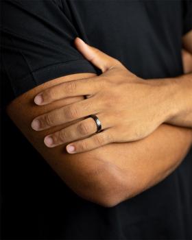 5 mm Titanring mit facettiertem schwarzem Finish - Pulso Black